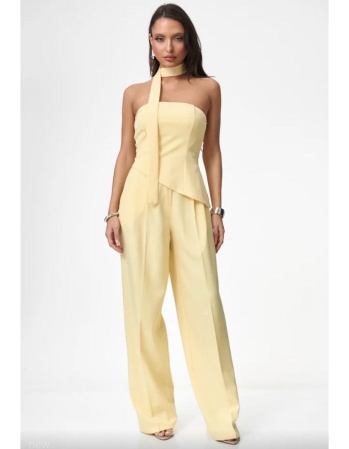 Στραπλες τοπ με ιδιαίτερη γραμμή και παντελόνι σε άνετη ίσια γραμμή για τέλεια εφαρμογή ????