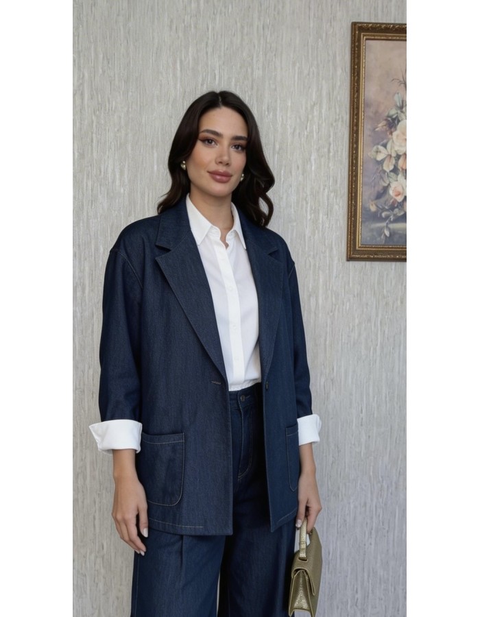 Σακάκι με άνετη εφαρμογή και παντελόνι σε wide leg γραμμή που χαρίζει ύψος και κομψότητα