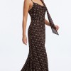 Maxi γραμμή • Satin feel ύφασμα • Polka dot print • Ραντάκι εφαρμογή • Extra scarf detail στον λαιμό • Elegant & ultra feminine fit ????
