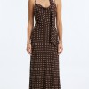 Maxi γραμμή • Satin feel ύφασμα • Polka dot print • Ραντάκι εφαρμογή • Extra scarf detail στον λαιμό • Elegant & ultra feminine fit ????