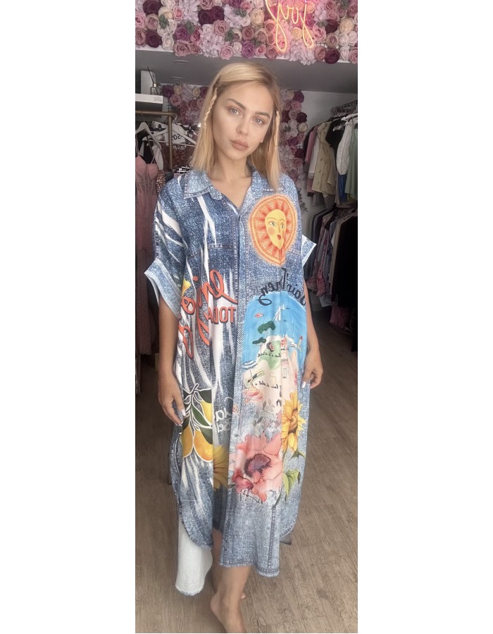 Αέρινο shirt dress με εντυπωσιακό print που ξεχωρίζει. Άνετη oversized γραμμή, κουμπιά σε όλο το μήκος και ιδιαίτερο καλλιτεχνικό σχέδιο