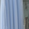 φόρεμα με halter λαιμόκοψη, ενίσχυση στο στήθος και άνετη εφαρμογή.