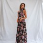 Αέρινο, θηλυκό και εντυπωσιακό, με υπέροχο floral μοτίβο και εξώπλατη λεπτομέρεια που ξεχωρί