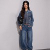 Stylish τζιν jacket σε Japanese style, με κουμπιά μπροστά και λάστιχο στο τελείωμα για άνετη και κολακευτική εφαρμογή