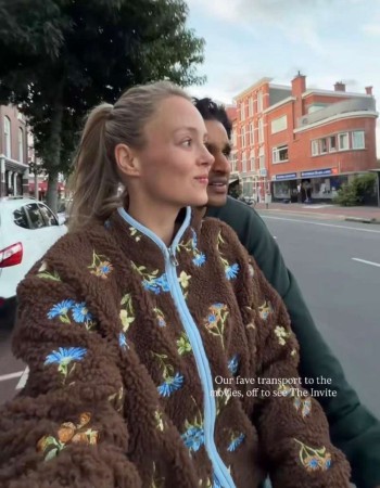 Εντυπωσιακό γουνάκι με υπέροχες floral λεπτομέρειες που χαρίζουν ξεχωριστό στιλ και κομψότητα σε κάθε εμφάνιση!