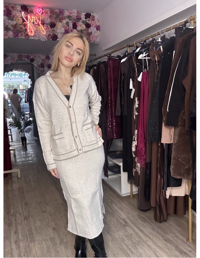 LEIRA ΣΕΤ ΑΝΕΤΟ ΜΕ ΖΑΚΕΤΑ ΚΑΙ ΦΟΥΣΤΑ ΛΑΣΤΙΧΟ ΣΤΗ ΜΕΣΗ