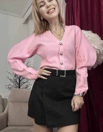 Skort chic Κομψή φούστα με σορτς στο πίσω μέρος για άνεση και σιγουριά. Διαθέτει δική της ζώνη που τονίζει τη μέση, ιδανική για stylish εμφανίσεις όλη μέρα.