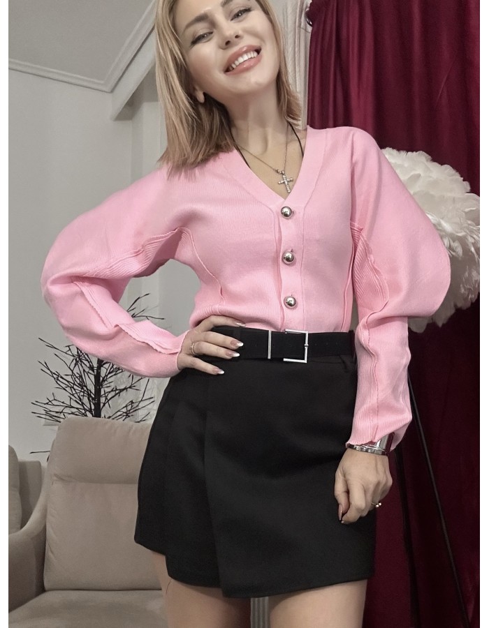 Skort chic Κομψή φούστα με σορτς στο πίσω μέρος για άνεση και σιγουριά. Διαθέτει δική της ζώνη που τονίζει τη μέση, ιδανική για stylish εμφανίσεις όλη μέρα.