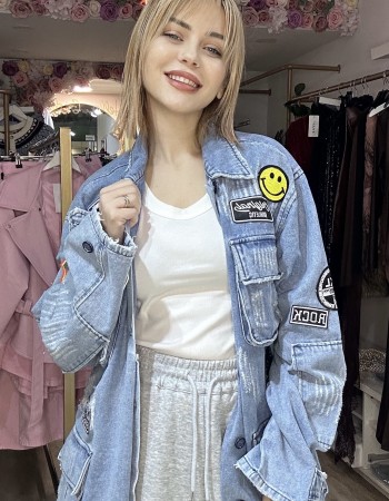 Print Haven – Oversized τζιν μπουφάν γεμάτο μοναδικά τυπώματα, για ένα statement look κάθε μέρα.