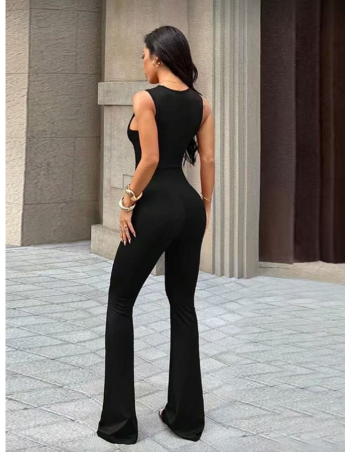 Φόρμα Noir Lace Περιγραφή: Ελαστική μαύρη φόρμα με δαντελένιο V ντεκολτέ και καμπάνα τελείωμα. ✨