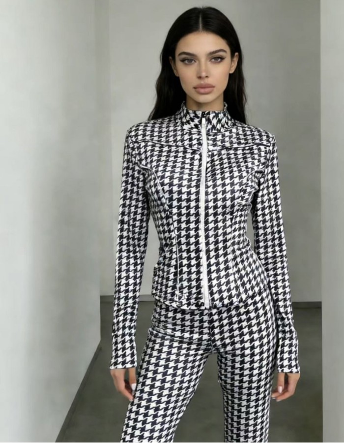 Άνετο σετ για καθημερινές εμφανίσεις. Φοριέται μαζί ή χωριστά και ταιριάζει εύκολα με sneakers ή μποτάκια.