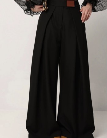 Άνετο wide leg παντελόνι από 100% βαμβάκι, ψηλόμεσο με κομψή γραμμή. Ιδανικό για καθημερινά και chic looks.