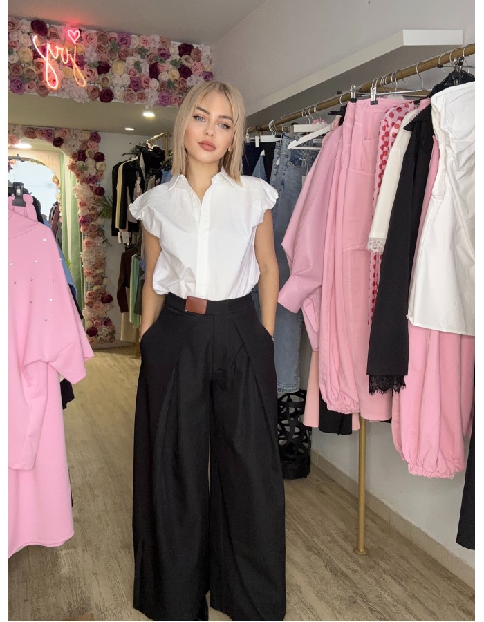 Άνετο wide leg παντελόνι από 100% βαμβάκι, ψηλόμεσο με κομψή γραμμή. Ιδανικό για καθημερινά και chic looks.