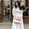 Λευκό φόρεμα με διαφάνειες και ρομαντικές λεπτομέρειες, κομψό και αέρινο για ξεχωριστές εμφανίσεις. ✨