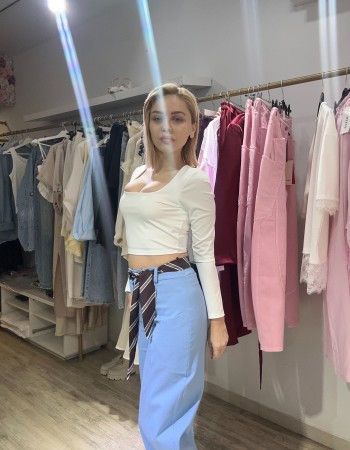 Αέρινο παντελόνι από βισκόζη σε γαλάζια απόχρωση με αποσπώμενο μαντίλι στη μέση. Άνετη γραμμή και κομψό στυλ. One size που εφαρμόζει όμορφα. ????