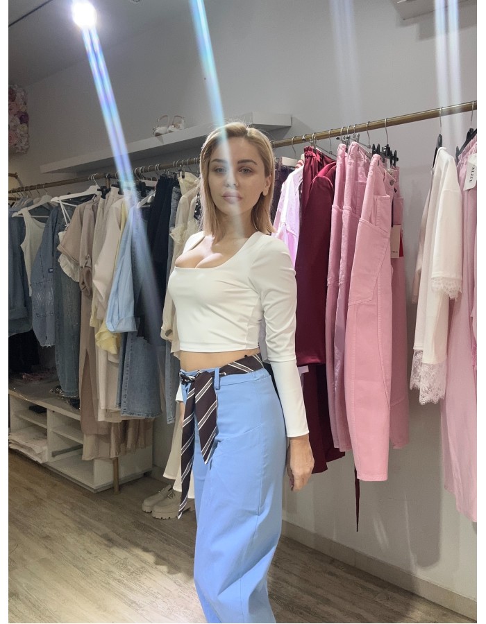 Αέρινο παντελόνι από βισκόζη σε γαλάζια απόχρωση με αποσπώμενο μαντίλι στη μέση. Άνετη γραμμή και κομψό στυλ. One size που εφαρμόζει όμορφα. ????