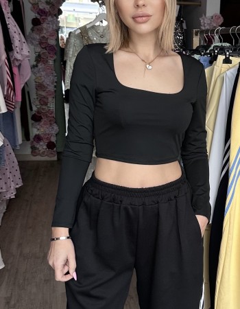 Sport παντελόνι με ρίγες στο πλάι, ελαστική μέση και άνετη γραμμή. Καλύπτει από μικρό έως μεγάλο νούμερο, ιδανικό για καθημερινά και sporty looks.