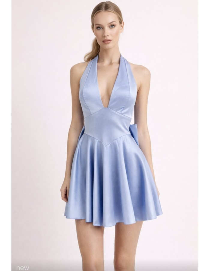 Με σατέν υφή που δίνει luxe αίσθηση, βαθύ ντεκολτέ και ενίσχυση στο στήθος για τέλεια εφαρμογή και στήριξη. Η γραμμή του ανοίγει απαλά στο κάτω μέρος δημιουργώντας μία super flattering σιλουέτα που αναδεικνύει το σώμα